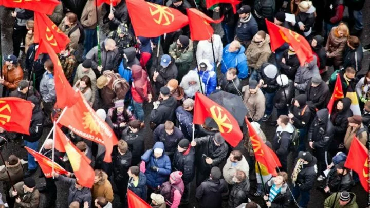 Nacionalistický "Ruský pochod" v roce 2013 v Moskvě.