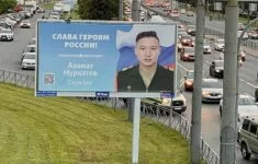 Billboardy představují nové ruské válečné hrdiny. Velké nadšení to ale nevzbuzuje.