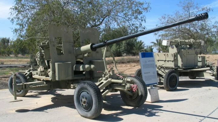 Kanon S-60 v izraelském muzeu Chacerim