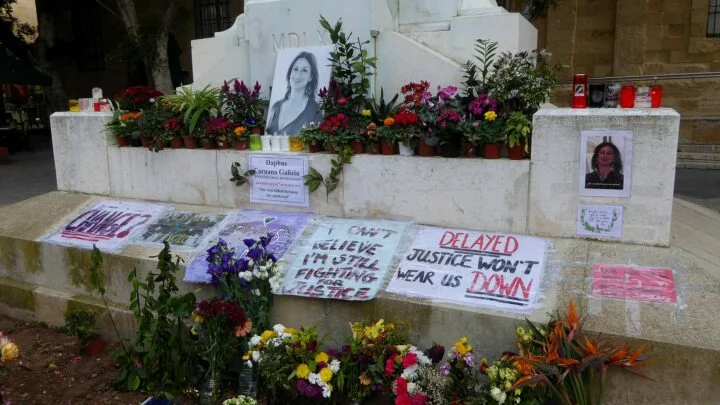 Památník zavražděné maltské novinářky a aktivistky Daphne Caruanové Galiziové