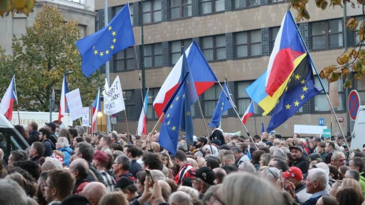 Demonstrace Milion chvilek pro demokracii 30. října Václavské náměstí