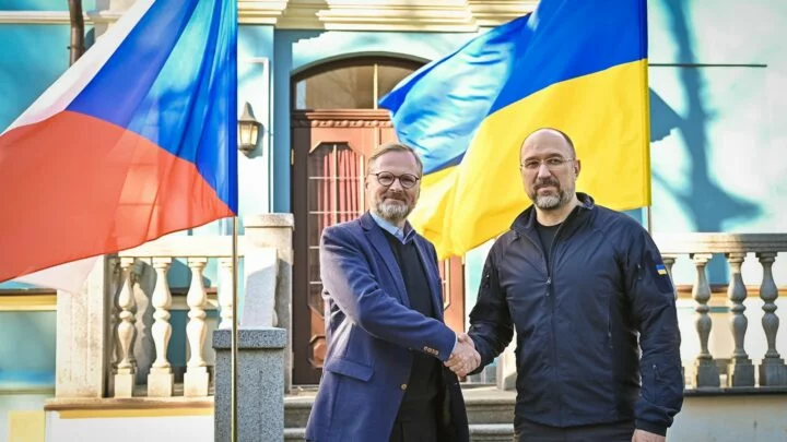 Předseda české vlády Petr Fiala (ODS) s ukrajinským premiérem Denysem Šmyhalem