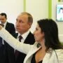 Margarita Simonjanová s Vladimirem Putinem na výstavě, věnované 10. výročí zahájení televizního vysílání Russia Today