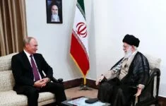 Rusko a Írán spojuje nenávist vůči Západu – ruský vůdce Putin a ájatolláh Chameneí.
