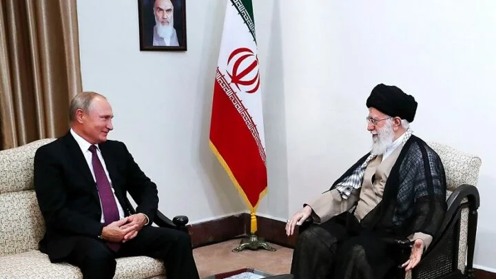 Rusko a Írán spojuje nenávist vůči Západu – ruský vůdce Putin a ájatolláh Chameneí.