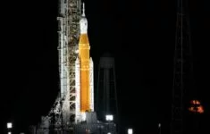Raketa SLS s kosmickou lodí Orion před startem