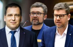 Čeští europoslanci Tomáš Zdechovský (KDU-ČSL), Mikuláš Peksa (Piráti) a Jiří Pospíšil (TOP 09)