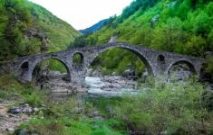 Ďáblův most přes řeku Ardu v bulharském pohoří Rodopy