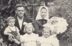 Marie a Františka Řezáčovy s rodinou.