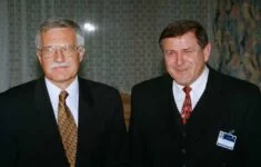 Tehdejší premiér České republiky Václav Klaus (vlevo) a slovenský premiér Vladimír Mečiar.