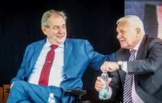Miloš Zeman a Václav Klaus na zemědělské výstavě Země živitelka v Českých Budějovicích (25. srpna 2022).