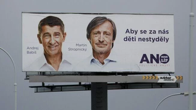 Andrej Babiš a Martin Stropnický na billboardech z roku 2013