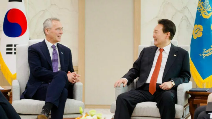 Jens Stoltenberg na setkání s jihokorejským ministrem zahraničí Park Jinem v Soulu