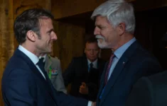Emmanuel Macron a Petr Pavel