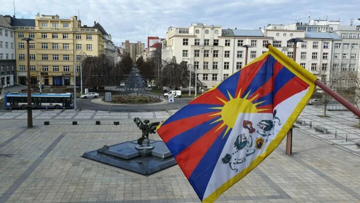 Tibetskou vlajku kromě Prahy vyvěsila například Ostrava