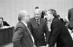 Ludwig Rehlinger (uprostřed) na zasedání Spolkové rady v Bonnu (10. 6. 1988)