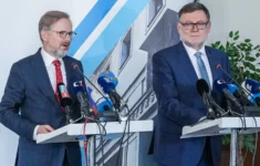 Premiér Petr Fiala (ODS) a ministr financí Zbyněk Stanjura (ODS)