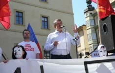 Na komunistické demonstraci řečnil Jiří Paroubek