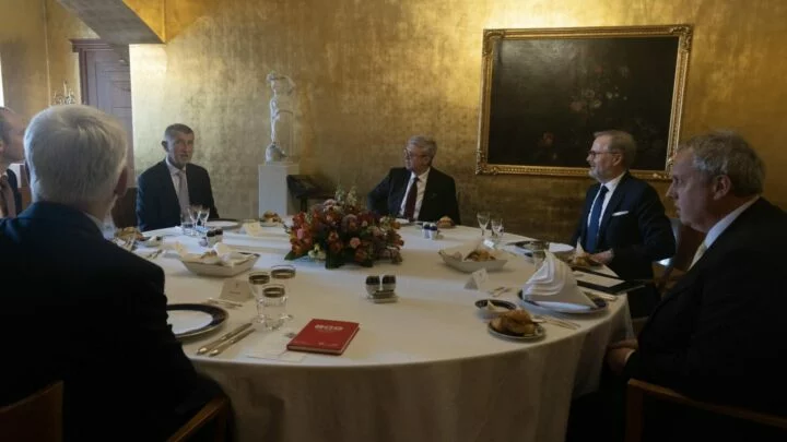 Prezident Petr Pavel se sešel s premiérem Petrem Fialou (ODS) a předsedou hnutí ANO Andrejem Babišem