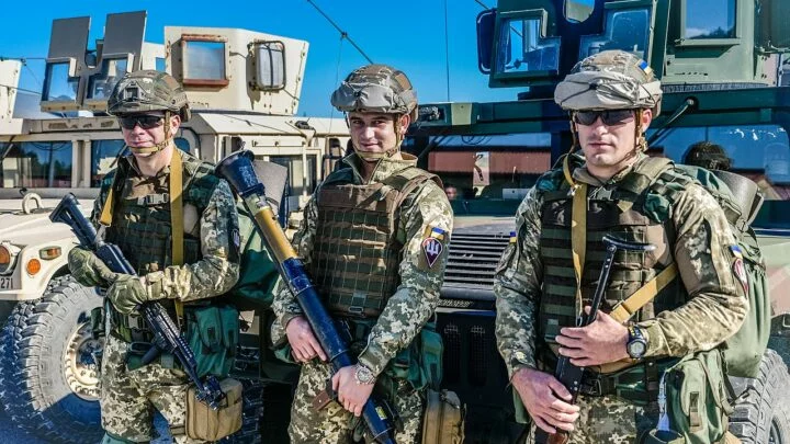 Vojáci Ozbrojených sil Ukrajiny vzdorují přesile ruské okupační armády.