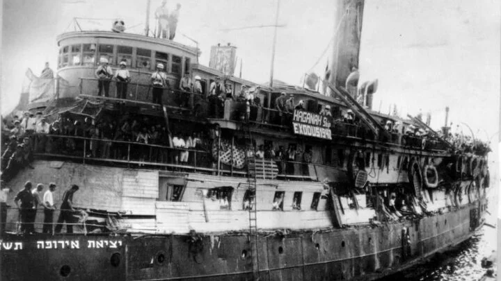 Parní loď Exodus s židovskými uprchlíky z Evropy (1947).