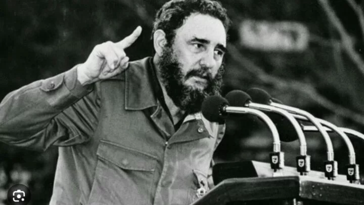 Bývalý kubánský diktátor Fidel Castro (1926–2016), který zemi zavedl do sovětského područí.