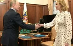 Vladimír Putin a Maria Lvová-Bělovová při setkání v loňském roce