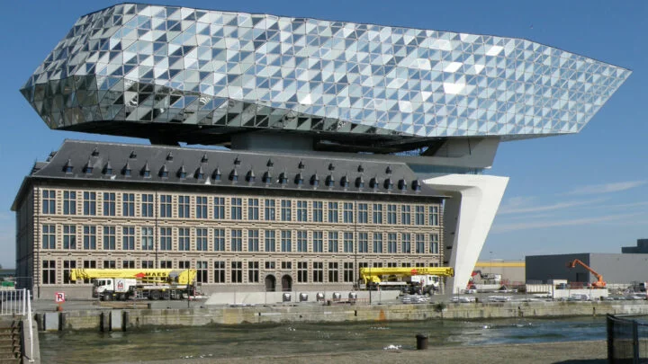 Zaha Hadid, Havenhuis Antwerpen – hlavní sídlo přístavní správy v Antverpách, Belgie, 2016.