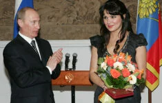 Ruský tyran Putin a operní diva Netrebko jsou staří přátelé – v Mariinském divadle v Sankt-Petěrburgu jí udělil titul národní umělkyně (27. 2. 2008).