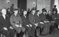 Jan Sonnevend, Václav Čikl, Vladimír Petřek a biskup Gorazd před soudem v Petschkově paláci.