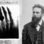 První rentgenový snímek vynálezcovu ženu spíše vyděsil. 