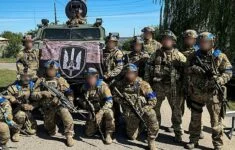 Příslušníci speciálních jednotek Bezpečnostní služby Ukrajiny "Alfa" v Kupjansku, osvobozeném od ruské armády během ukrajinského průlomu v Charkovské oblasti v září 2022.
