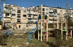 I města na Donbase zbavená ruské okupace jsou neustále cílem bombardování ruské armády.