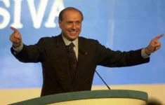 Silvio Berlusconi v květnu 2005