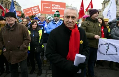 Josef Středula v čele protestního pochodu odborů proti vládnímu konsolidačnímu balíčku