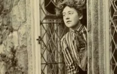 Budoucí královna detektivek jako dvacetiletá dívka na snímku z roku 1910.