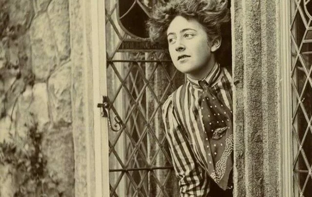 Budoucí královna detektivek jako dvacetiletá dívka na snímku z roku 1910.