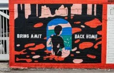 Projekt Stěny naděje představuje nástěnné malby věnované dětem, které Hamás unesl 7. října 2023 do Gazy. 