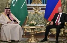 Ruský prezident Vladimir Putin a král Saúdské Arábie Salmán bin Abd al-Azíz při svém setkání v Rusku v roce 2017.