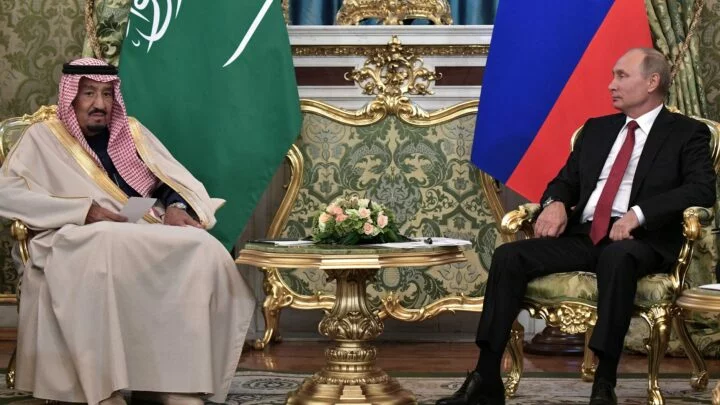 Ruský prezident Vladimir Putin a král Saúdské Arábie Salmán bin Abd al-Azíz při svém setkání v Rusku v roce 2017.