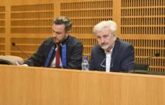 Obvodní soud pro Prahu 8 začal projednávat případ psychiatra Jana Cimického (vpravo), který čelí obžalobě ze čtyř znásilnění a 35 případů vydírání, 4. ledna 2024, Praha. 