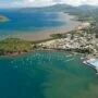 Město Mamoudzou na francouzském ostrově Mayotte v Indickém oceánu.