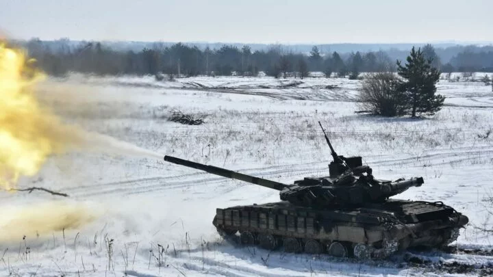 Ukrajinský tank při střelbě