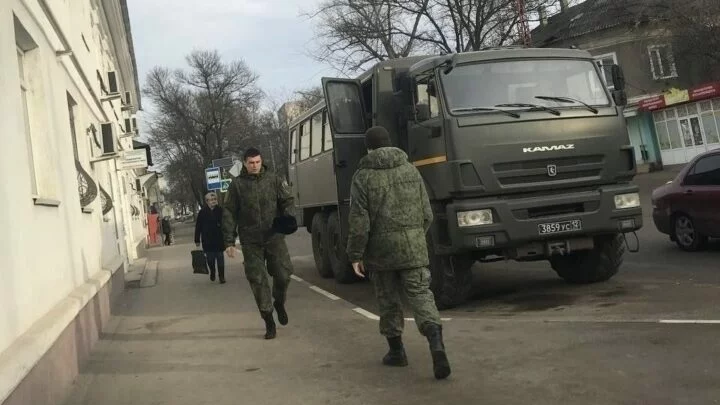 „Nemají dostatek personálu, což svědčí o ztrátách.“ Na Krym přijíždějí nové jednotky okupantů.