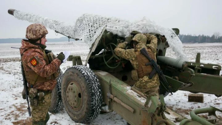 Ukrajinští dělostřelci by díky české iniciativě měli dostat další zásobu munice.