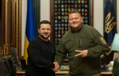 Ukrajinský prezident Volodymyr Zelenskyj a Valerij Zalužnyj