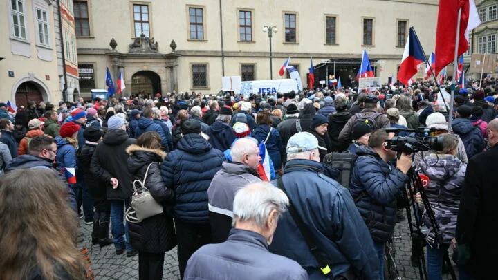 Demonstrace na Malostranské náměstí