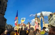 Demonstrace na podporu Ukrajiny v Praze na Staroměstském náměstí