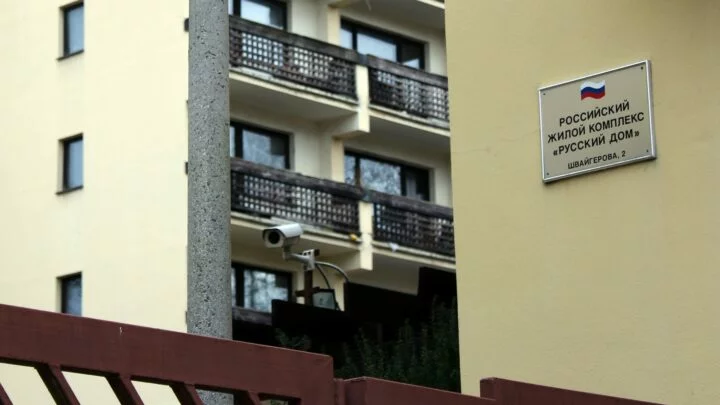 Plomby v katastru nemovitostí zmizely ze tří pražských budov v ulici K Starému Bubenči a z jedné v nedaleké ulici Českomalínská. 