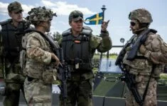 Spolupráce švédských a amerických vojáků během cvičení Defender Europe 22 v Polsku (ilustrační foto)
